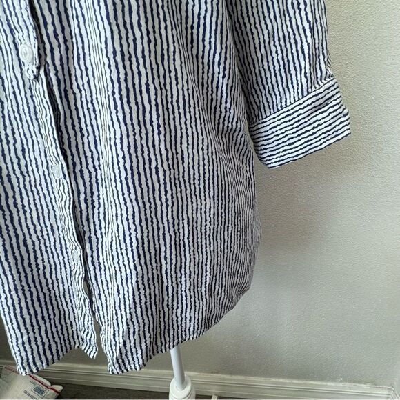 FDJ Button Down Blouse Blue White 3 / 4 Sleeve Pockets Button Tab SZ 12 - Picture 10 of 15